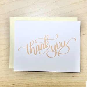 Carte de voeux orange de remerciement en calligraphie élégante | Carte d'appréciation d'un enseignant pour une garderie, un préscolaire et une école primaire | Carte vierge A2