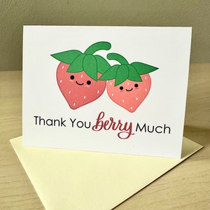 Merci beaucoup de fraise de Berry Carte De Vœux de Zazzle.be Liste d'envies Vous avez des idées ? Carte de jeu de mots de <br> Profitez-en ! Mignonne carte de correspondance avec fruits d'été pour enfants | Carte de remerciement pour professeur kawaii
