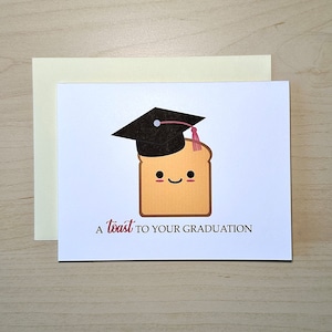 Tarjeta de felicitación de brindis por tu graduación / Tarjeta de felicitación con divertidos juegos de palabras sobre comida para graduados de la escuela secundaria, universidad, clase de 2024 / Tarjeta en blanco tamaño A2