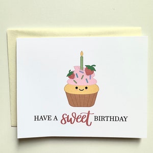de voeux d'anniversaire de petit gâteau | Passez un doux anniversaire | Jolie carte d'anniversaire pour enfants | Cadeau d'anniversaire kawaii aux fraises pour elle | Carte vierge A2