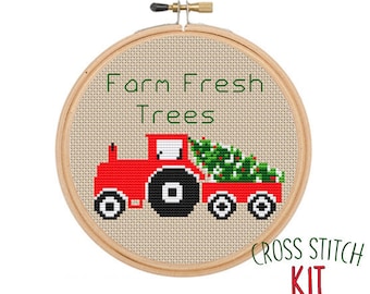 Kit de point de croix d'arbres frais de ferme. Tracteur de Noel avec le kit de point de croix d'arbre de Noel. Drôle d'ornement de Noel. Kit de vacances. Cadeau.