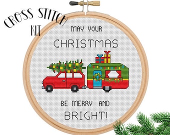 Que ton Noel soit joyeux et lumineux. Merry Christmas Car avec Trailer Cross Stitch Kit. Point de croix de Noel. Kit de vacances. cadeau.