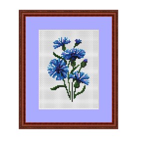 Può includere: Un ricamo a punto croce incorniciato di un mazzo di fiordalisi blu con steli e foglie verdi.