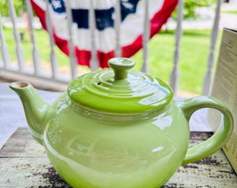 Le Creuset Small Teapot With Infuser - 22 0z. - Unused - Kiwi Green - All Stoneware - NIB