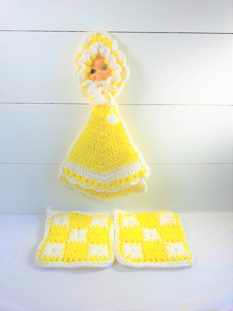 Kitschy Kitchen Decor Vintage Crochet Doll Face Pot Holders-Hot Pads Yellow Retro Kitchen Decor
