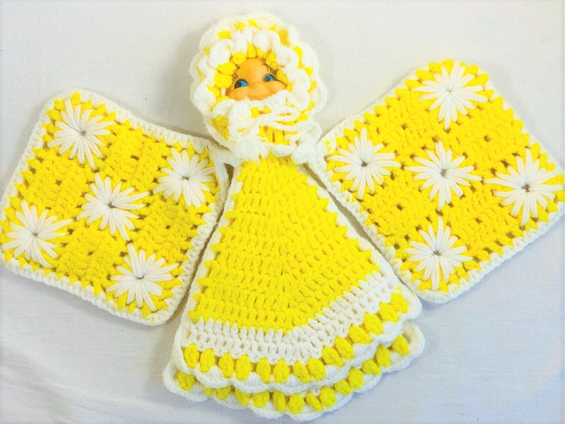 Kitschy Kitchen Decor Vintage Crochet Doll Face Pot Holders-Hot Pads Yellow Retro Kitchen Decor