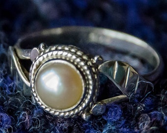 Sterling Silver Pearl Ring: Bohemian Leaf Design, Indian Jewelry