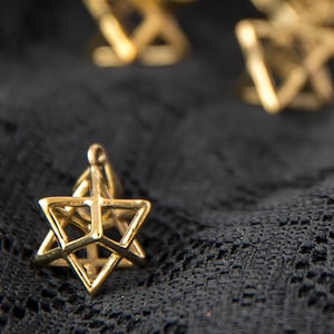Wholesale pack of 5 merkaba 3D charm pendants brass gold small star tetrahedron sacred geometry metatron flower of life geometric WBP095