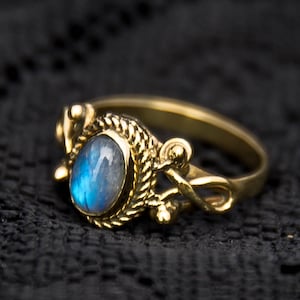 Anello boho con pietra di luna: pietra preziosa tribale indiana in ottone color oro