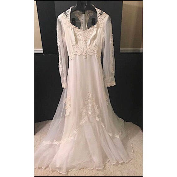 Vintage Ivory Wedding Gown