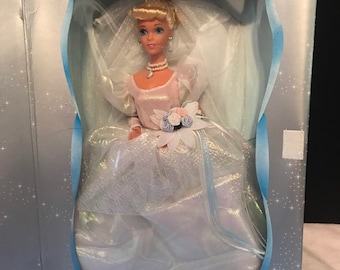 Boneca Barbie Winter Splendor Edição Especial Avon Exclusive em