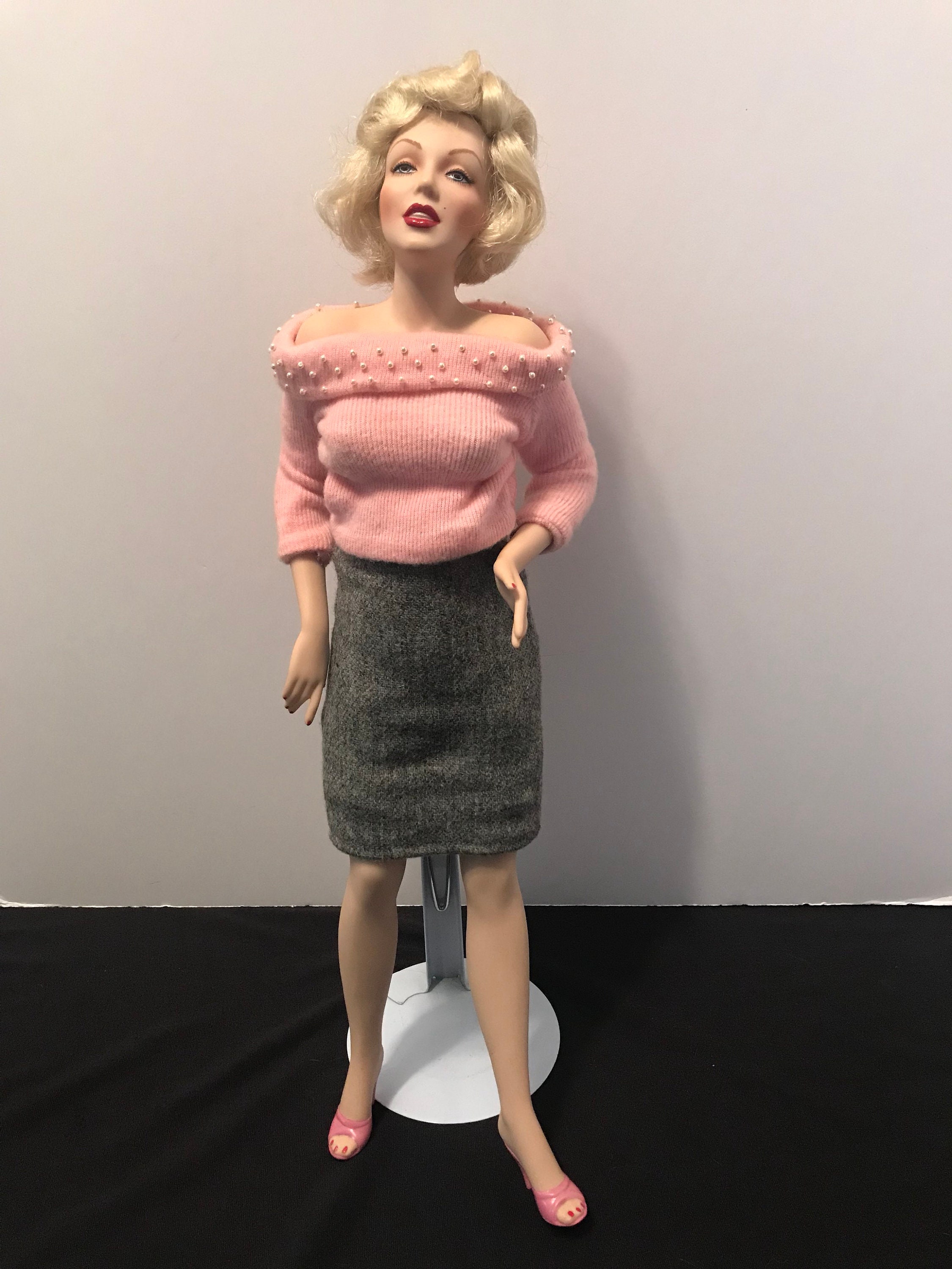 marilyn monroe porcelain doll