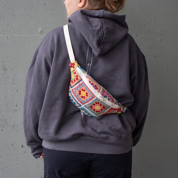 Muster "Granny Squares" Hell Bauchtasche Classic - hannisch