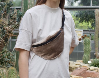 Velvet taupe bum bag - hannisch