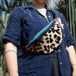 Leo Velours Bum Bag - hannisch