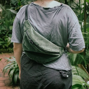 Velvet green gray bum bag - hannisch