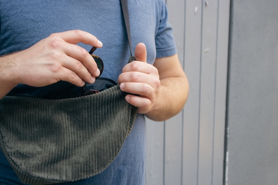 コーデュロイオリーブショルダーバッグ - ハニッシュ - Etsy 日本