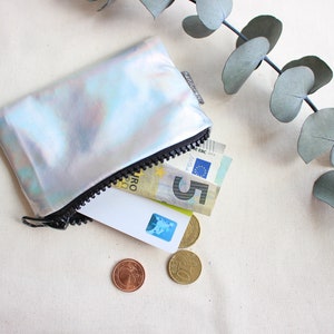 Cartera pequeña Holo plateada con aspecto usado - hannisch