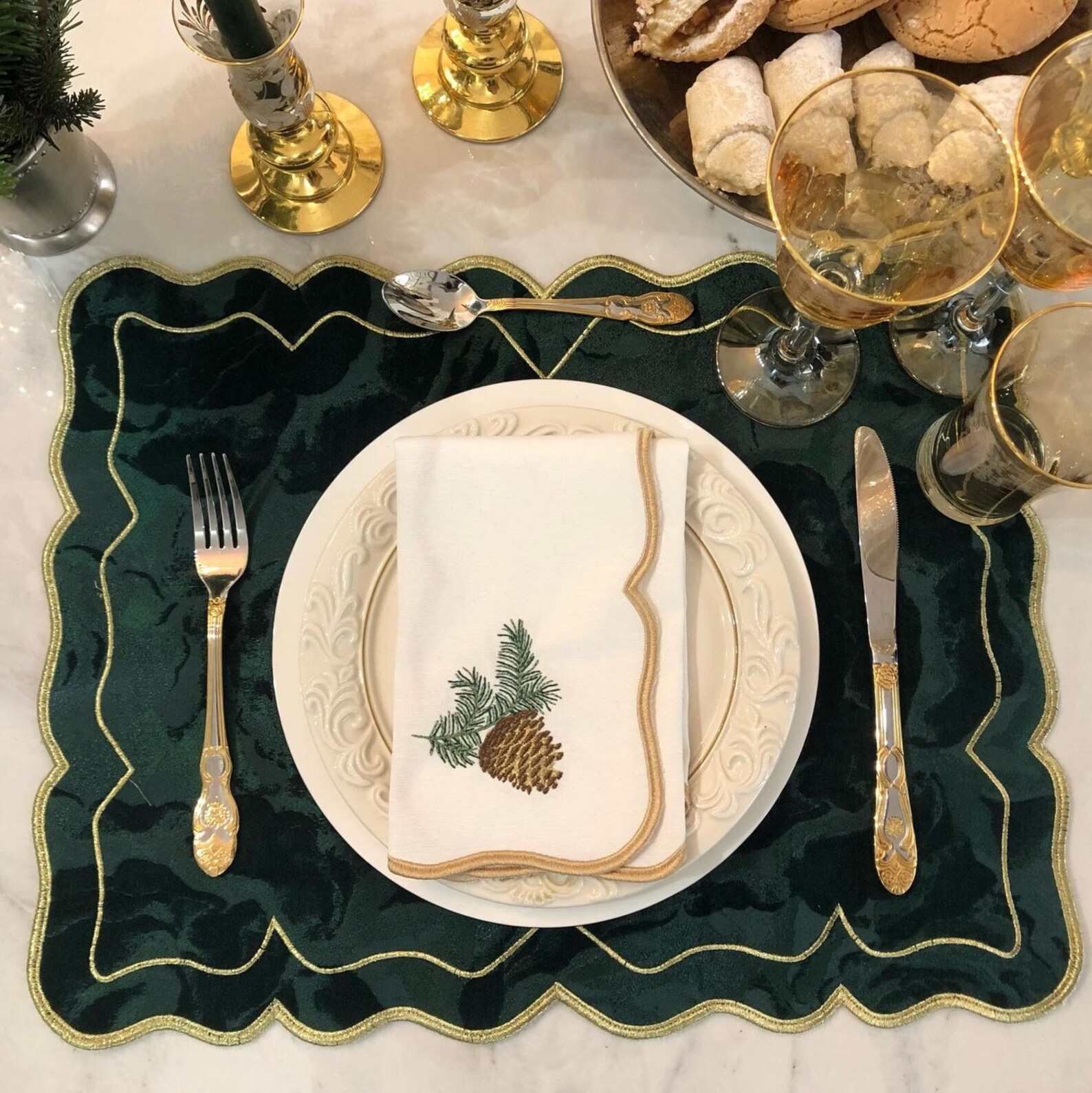 Pine Cone Embroidered Velvet Placemat & Napkin Set for Elegant Dinner