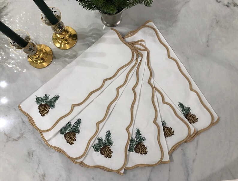 Pine Cone Embroidered Velvet Placemat & Napkin Set for Elegant Dinner
