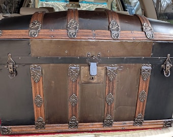 Trunk 196 Metal and Wood Dome Top Original Antique Trunk