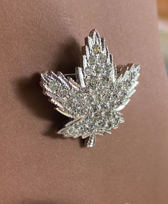 Signed Keyes Maple Leaf Rhinestone Brooch, Vintag… - image 4