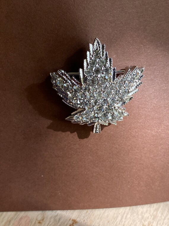 Signed Keyes Maple Leaf Rhinestone Brooch, Vintag… - image 6