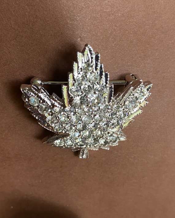 Signed Keyes Maple Leaf Rhinestone Brooch, Vintag… - image 7