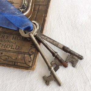 3 Skeleton Keys, Mortise Lock Keys, Metal Keys, Cottage Shabby Decor, Steampunk Supply, Vintage