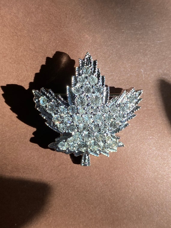 Signed Keyes Maple Leaf Rhinestone Brooch, Vintag… - image 8