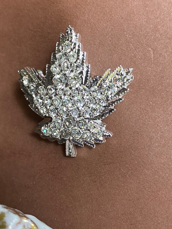 Signed Keyes Maple Leaf Rhinestone Brooch, Vintag… - image 3
