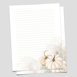 Pode incluir: Papelaria imprimível com páginas pautadas e sem pauta no tamanho A4. O design apresenta abóboras em aquarela em tons de branco e laranja com folhas verdes. O texto "Printable Stationery" está no topo.