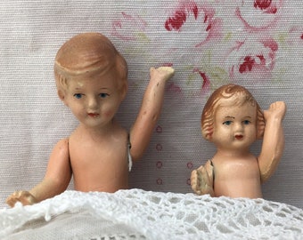 Un poupon et une petite poupée "WOMOE", articulés, des années 1930, ancien, en composite. 1930s Baby Dolls articulated. Made in Germany.