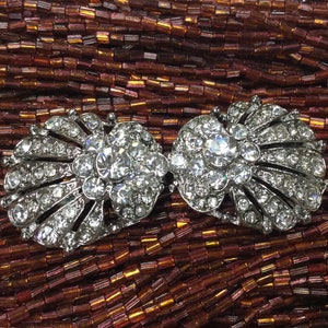 Boucles de ceinture, argentée avec des strass en verre effet diamants, style début 20ème s. Antique style diamante buckle. image 2