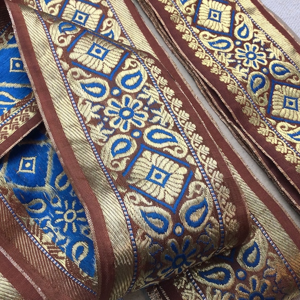 7.60m x 9.4cm de ruban métallique doré et soie, ancien, ruban pour sari. 5yds46 of Vintage woven edge silk and gold metallic.