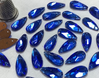 20 perles anciennes en verre faceté, cabochon, larme, bleu royal, 1cm80. Vintage faceted glass Beads. Royal blue Tear drops