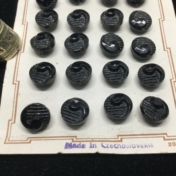 24 Boutons en verre noir, 1cm, anciens, motif "Art Déco" en relief. 24 black Glass Buttons 1920s, integral shank, 0"39. Czech glass