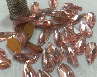 20 perles anciennes en verre faceté, cabochon, larme, rose clair, 1cm80. Vintage faceted glass Beads. delicate pink, Tear drops