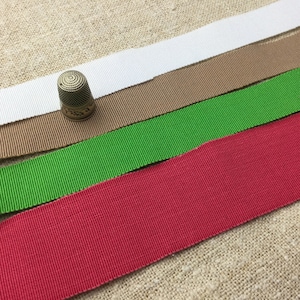 Lot de 4 rubans gros grain (vert, camel, blanc, rose), ruban chapeaux. Vintage french grosgrain ribbon, cotton. Millinery hat