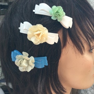 3 Haarspangen, alt, mit Blume, 1940s "MILADY, THE perfect grip". 3 Vintage hair clip / grip on original card, made in USA
