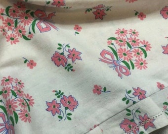 Taie d'oreiller, Tissu ancien fleuri, en coton.  Vintage Pillow Case, French Floral cotton print fabric, 1960s.