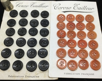 48 Boutons anciens, en corozo, noir et marron / 1.50cm, sur carte. Bouton végétal. 6 vintage corozine black brown Buttons, 1940s. 0"98