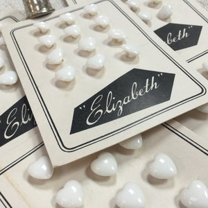 12 Petits Boutons En Verre, Anciens, en forme de cœur. Vintage small white Heart glass buttons