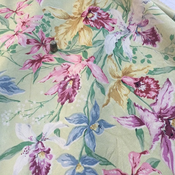 Rideau / Tissu Anglais, ancien, imprimé de fleurs, orchidées, coton mercerisé satiné. Vintage English print fabric, floral fabric. Curtain.