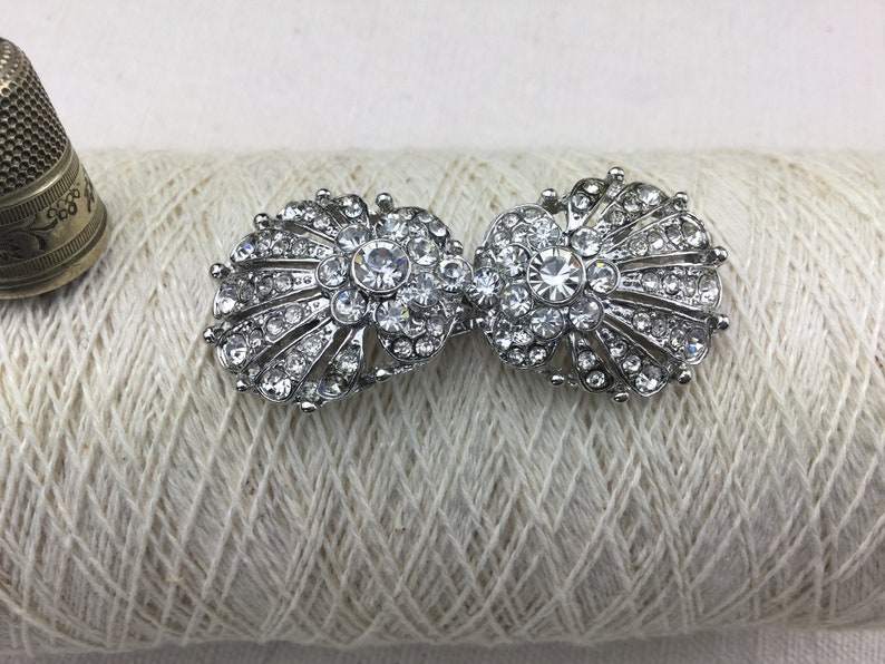 Boucles de ceinture, argentée avec des strass en verre effet diamants, style début 20ème s. Antique style diamante buckle. image 1