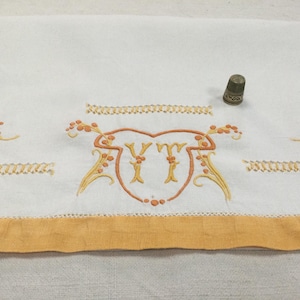 Linea pigiami/camicie da notte, lino, ricami, monogrammi/numeri “YT”. Portapigiama vintage in lino francese, ricamato