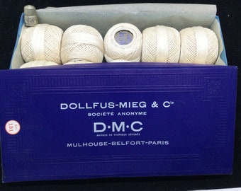 Doos met 10 bollen DMC ecru koord nr. 30, oude fournituren. Originele doos. Jaren 50, speciaal gehaakt garen met koord. Haak, kant