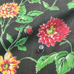 Ancient flowery fabric, cotton, tablecloth.  Vintage French floral fabric / Table cloth .1940&#39;S. Dahlias.
