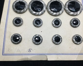 Lot De 5 Boutons Anciens Carrés Facettés En Jais Noir - France - Occasion 'neuf Mais Ancien'