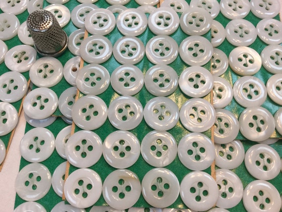 Lot De Boutons Anciens En Véritable Nacre - Diamètre 1 à 2.7 Cm, Couleur Bleue, Occasion